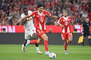 b体育-记者：金玟哉的伤情并不严重，他的小腿肌肉出现应激反应