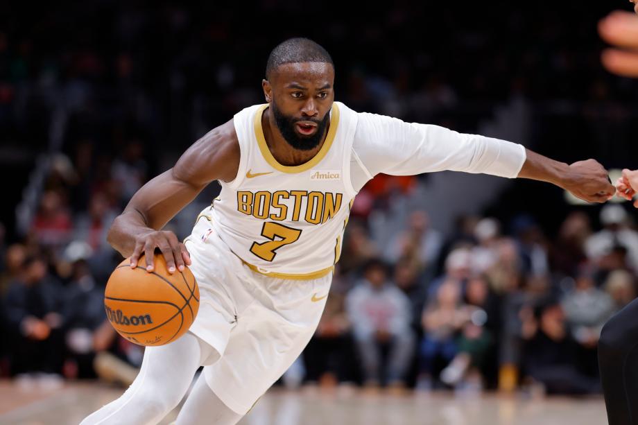 b体育app-布朗41+6 凯尔特人次节52分创队史记录大胜老鹰