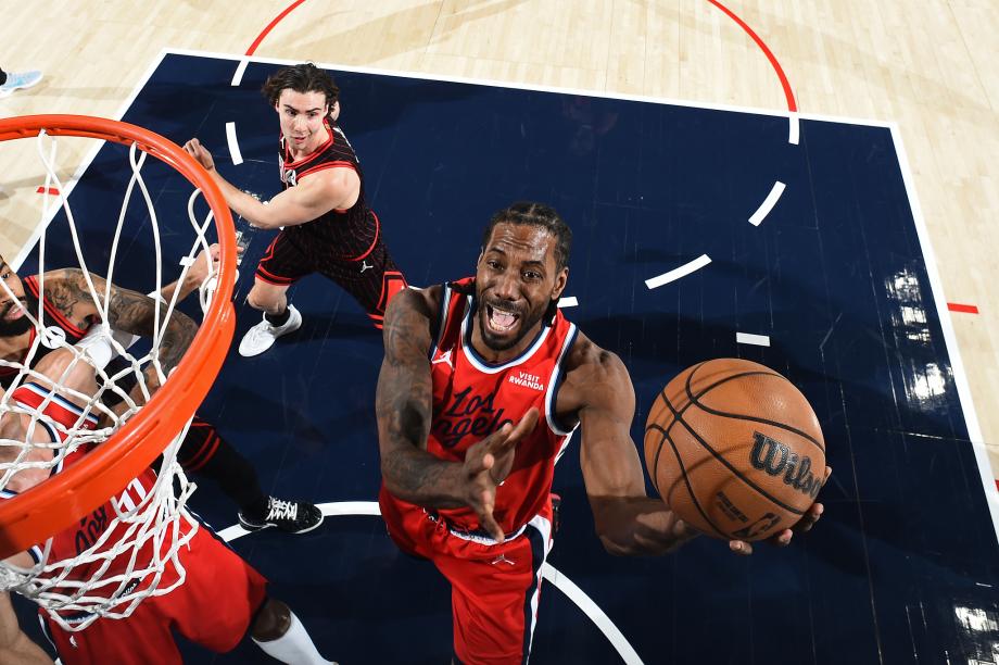 NBA-伦纳德28分喜迎里程碑 快船主场轻取公牛